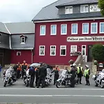 Szálloda Zum Roten Hirsch Im Gruenen Wald Saalfeld Saale
