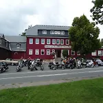 Zum Roten Hirsch Im Gruenen Wald