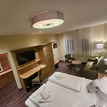 Hotel Zum Roten Hirsch Im Gruenen Wald Saalfeld Saale
