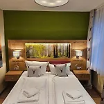 Hotel Zum Roten Hirsch Im Gruenen Wald