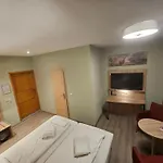 Hotel Zum Roten Hirsch Im Gruenen Wald