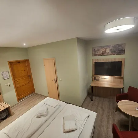 Hotel Zum Roten Hirsch Im Gruenen Wald