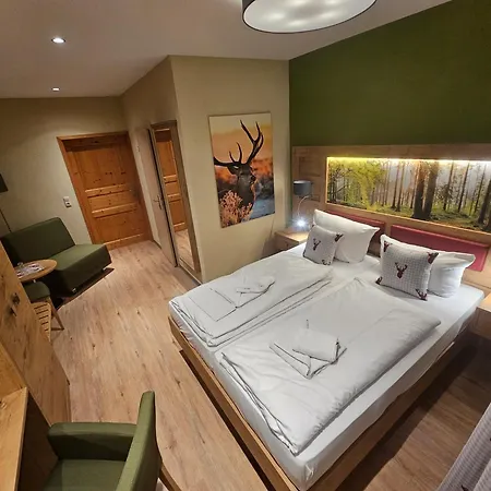 Hotel Zum Roten Hirsch Im Gruenen Wald Saalfeld Saale