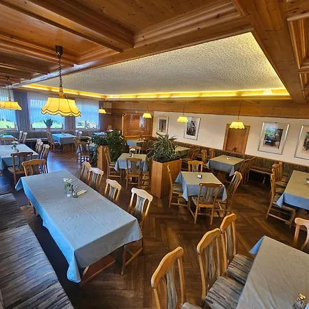 Zum Roten Hirsch Im Gruenen Wald Hotel