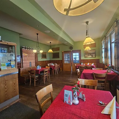 祖姆罗腾赫希瓦尔德酒店 酒店 Saalfeld Saale