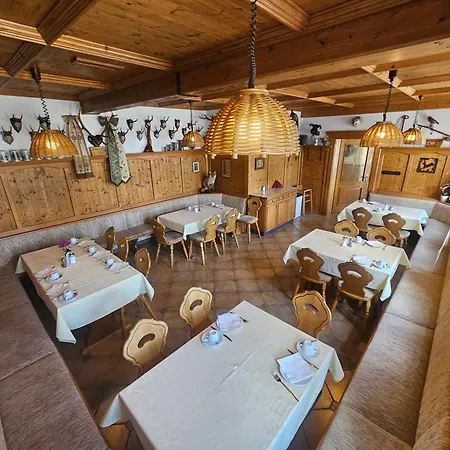 Zum Roten Hirsch Im Gruenen Wald Hotel