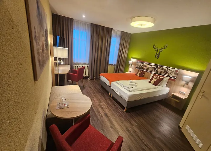 Zum Roten Hirsch Im Gruenen Wald Saalfeld Saale