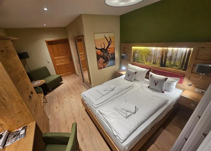 Hotel Zum Roten Hirsch Im Gruenen Wald Saalfeld Saale