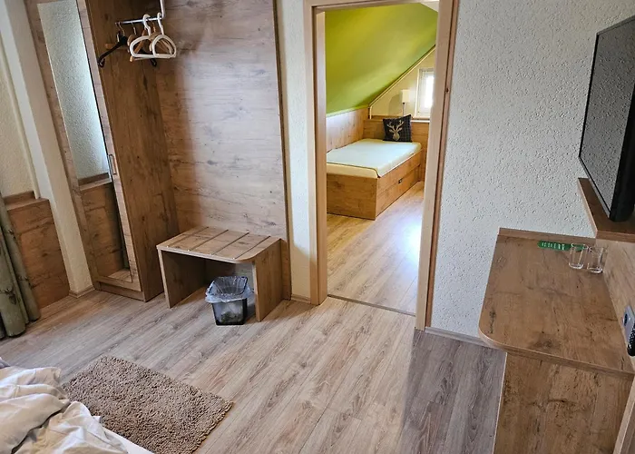 Zum Roten Hirsch Im Gruenen Wald Saalfeld Saale