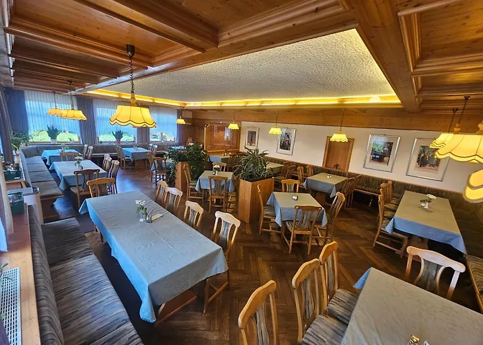 Zum Roten Hirsch Im Gruenen Wald Hotel