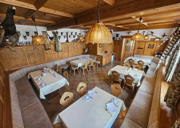 Zum Roten Hirsch Im Gruenen Wald Hotel